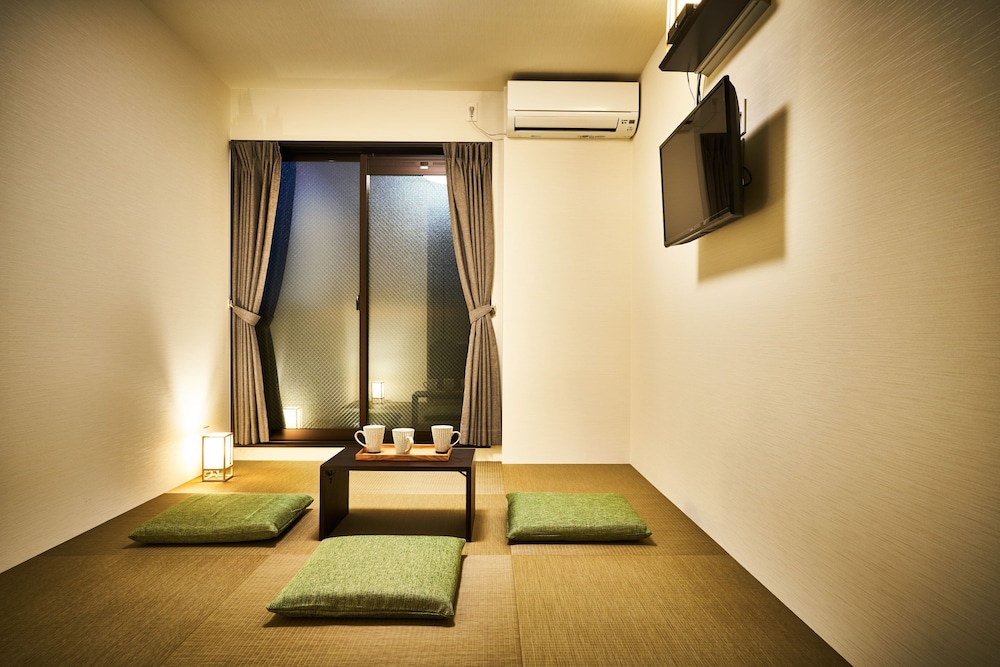 Room (A) - Photo 1
