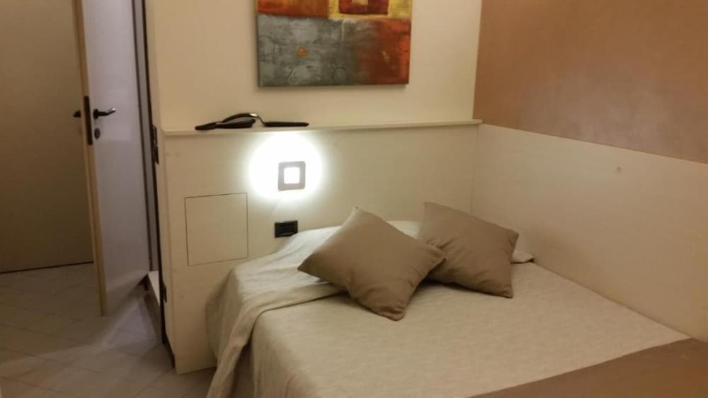 Basic Single Room photo 1