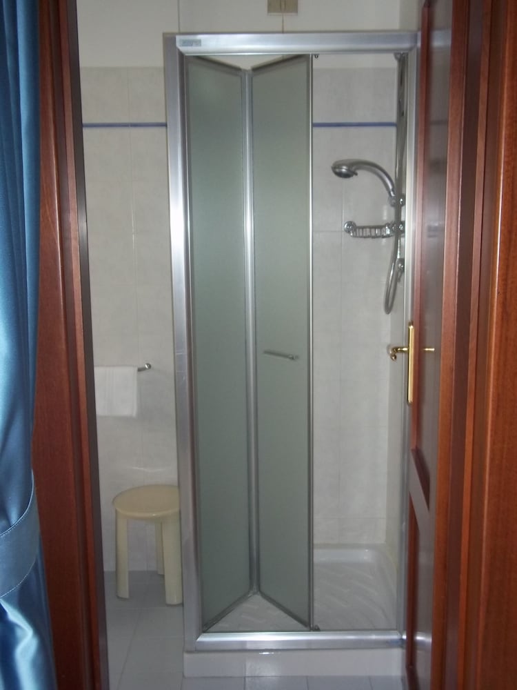 Business Double Room - Photo 6