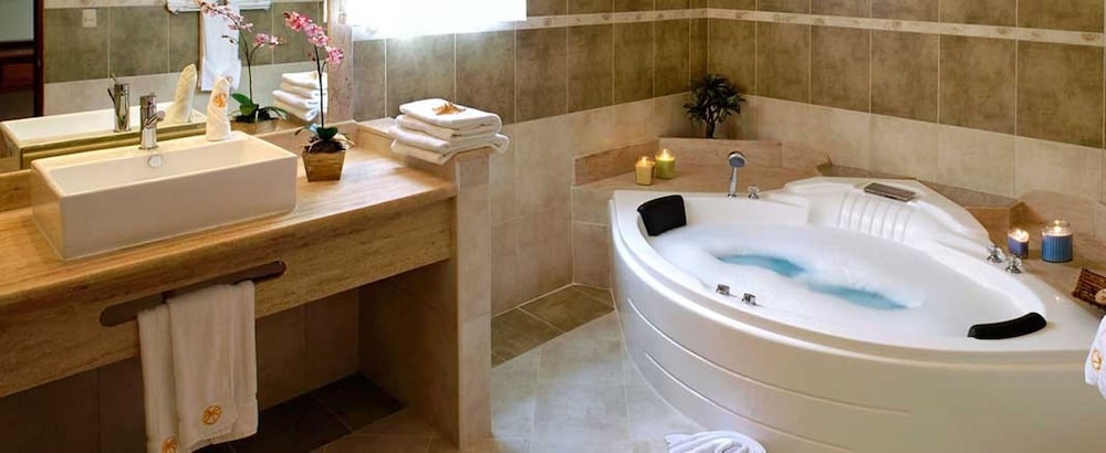 3BR Crown Villa with 3 King beds photo 2