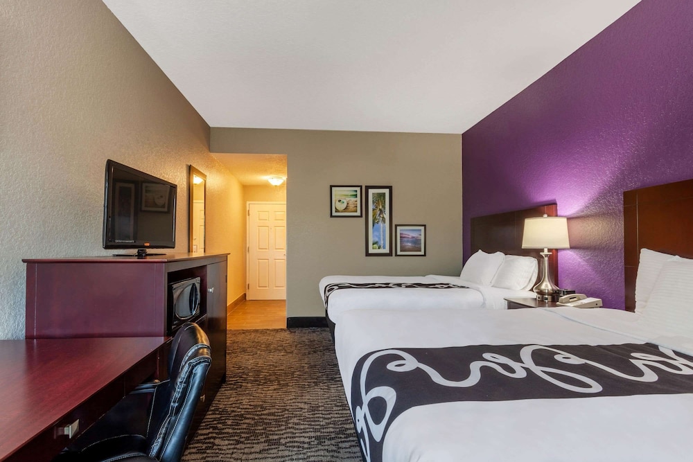 Room, 2 Queen Beds, Non Smoking - Photo 2