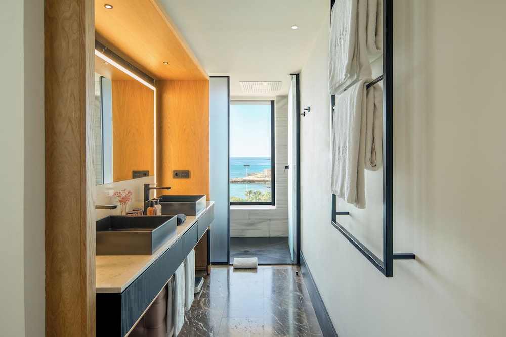 Deluxe Double Room, Sea View - Photo 8