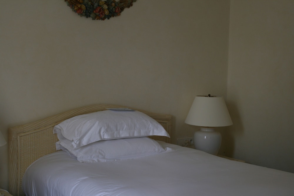 Double Room Single Use, Bathtub photo 3
