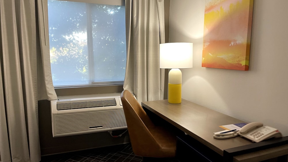 Suite, Multiple Beds, Non Smoking - Photo 2