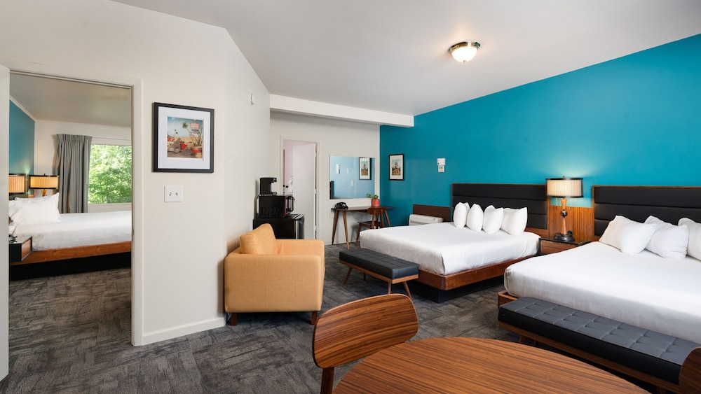 Family Suite, 2 Bedrooms, Refrigerator & Microwave