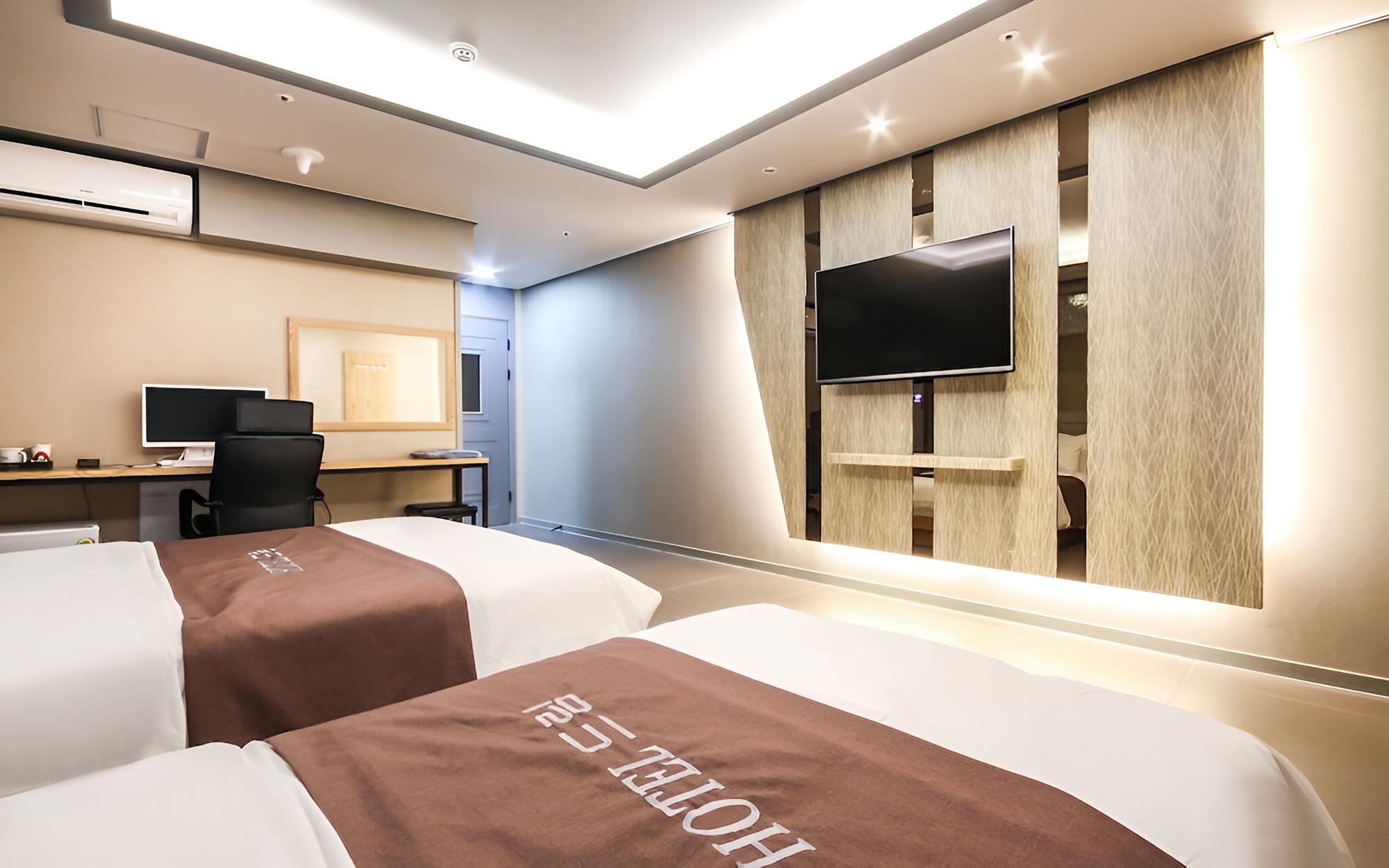 Room (VIP Twin (Lake View)) photo 2