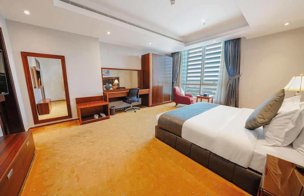 Studio King Bed