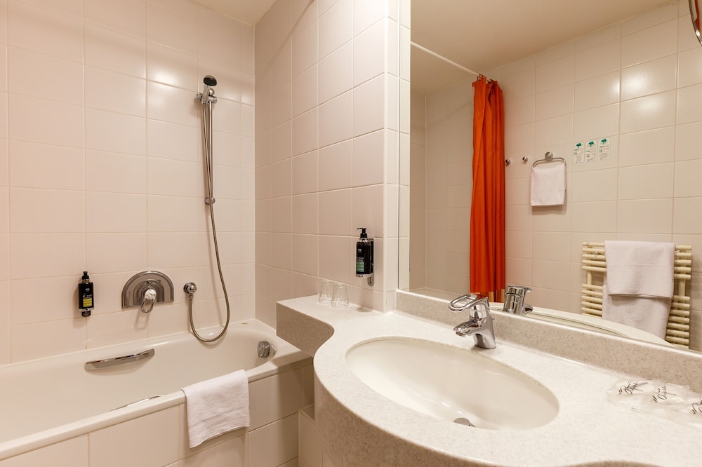 Double or Twin Room - Photo 7