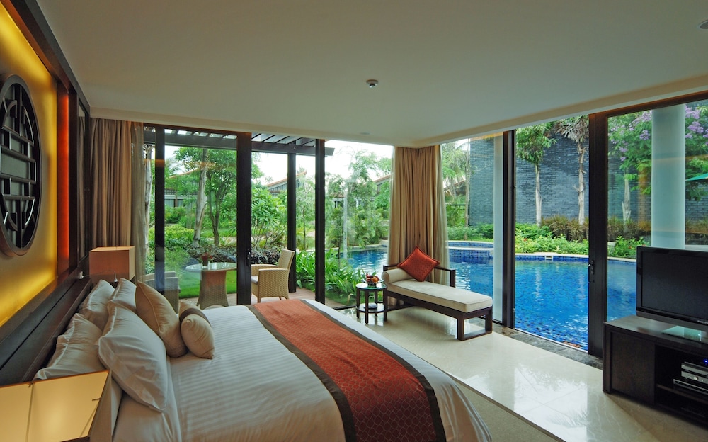 Luhuitou Two Bedroom Pool Villa - Photo 5