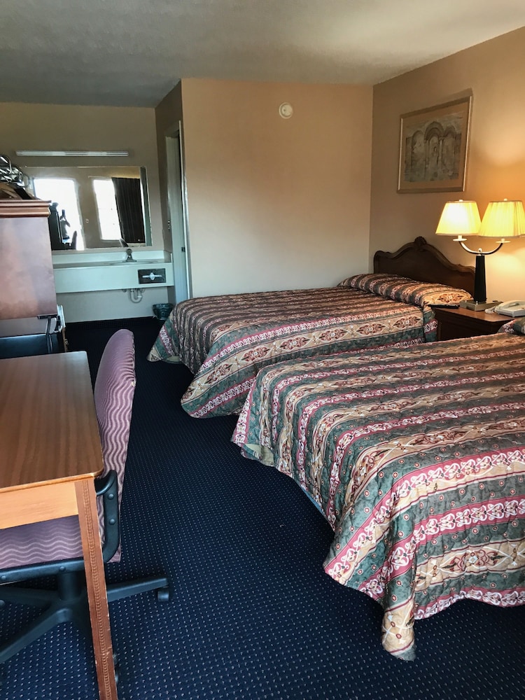Standard Room, 2 Double Beds, Smoking photo 3