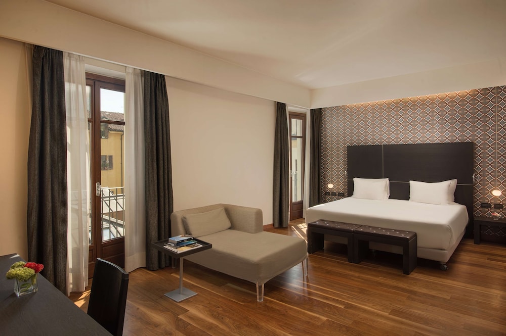 Premium Room (Extra Large Extra Bed 3 adults) - Photo 4