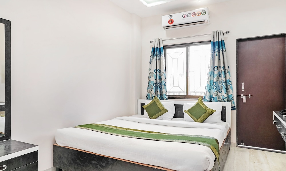 Basic Room, 1 Queen Bed