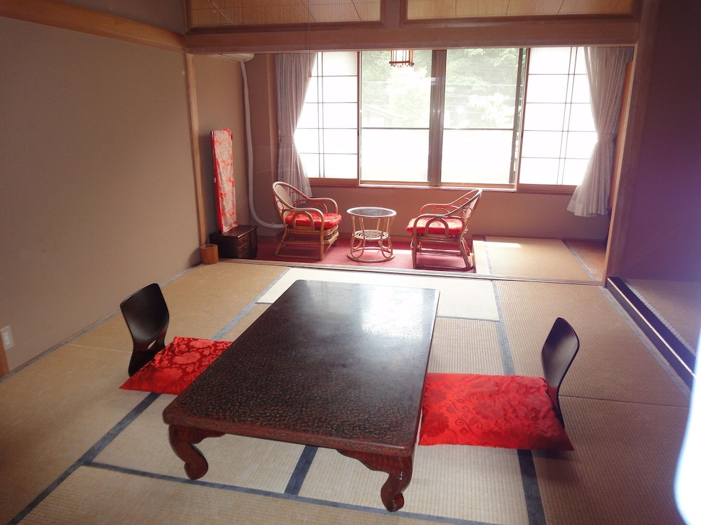 Japanese Style Room with Private Bathroom - Photo 2