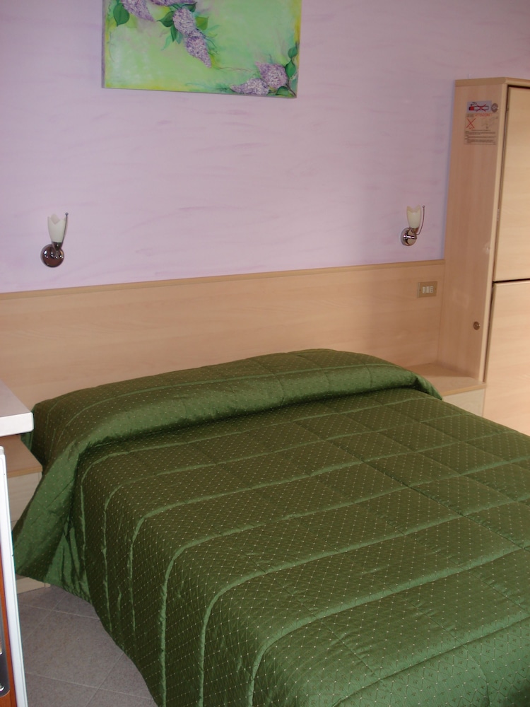 Economy Double Room photo 3