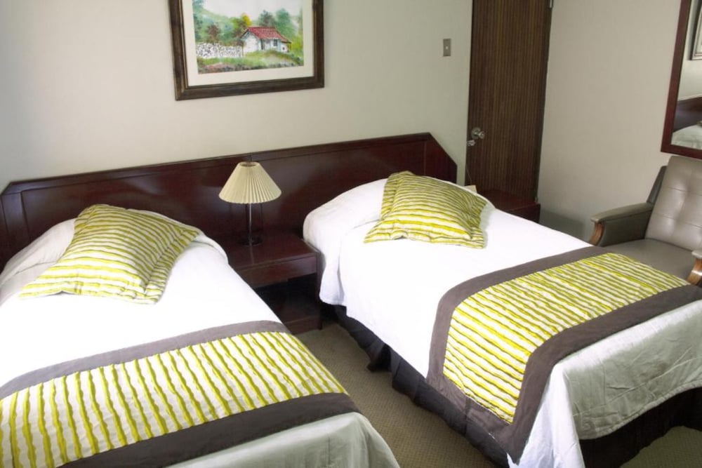 Standard Room, 2 Twin Beds photo 1