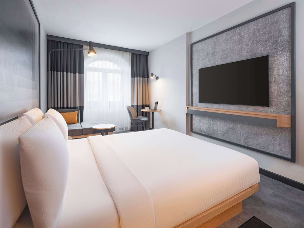 Deluxe Room, 1 Double Bed, City View photo 3