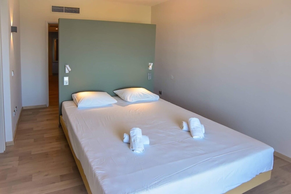 Apartment, 2 Bedrooms, 2 Bathrooms, Sea View photo 3