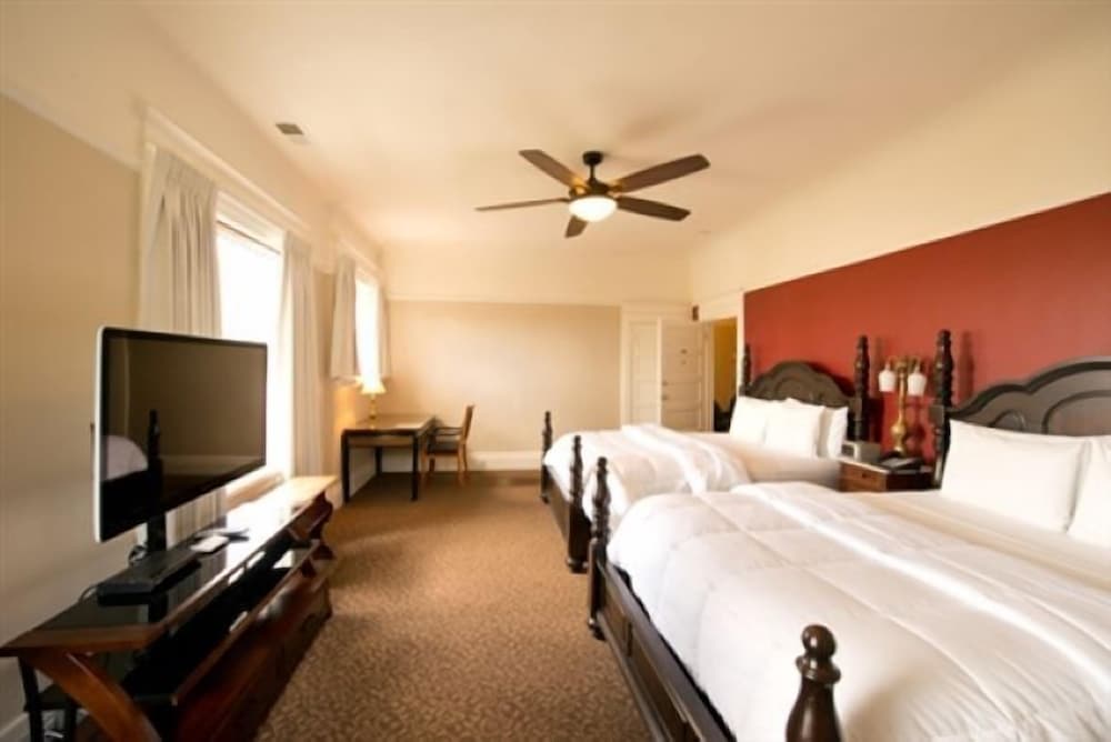 Standard Room, 2 Queen Beds (GR2)