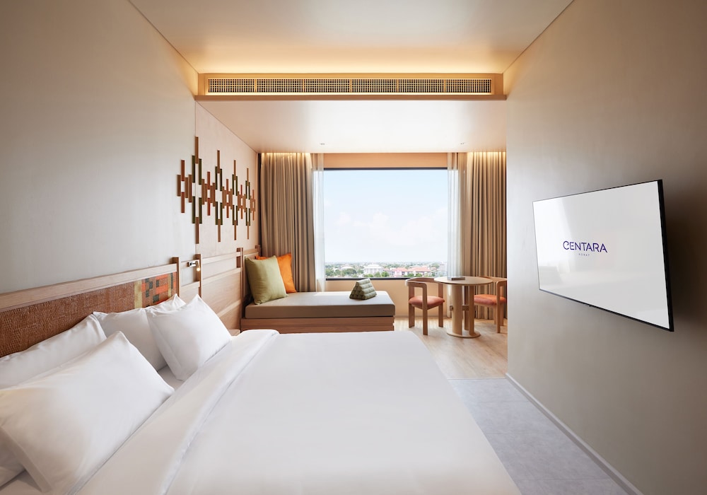 Deluxe Room, 1 King Bed - Photo 7