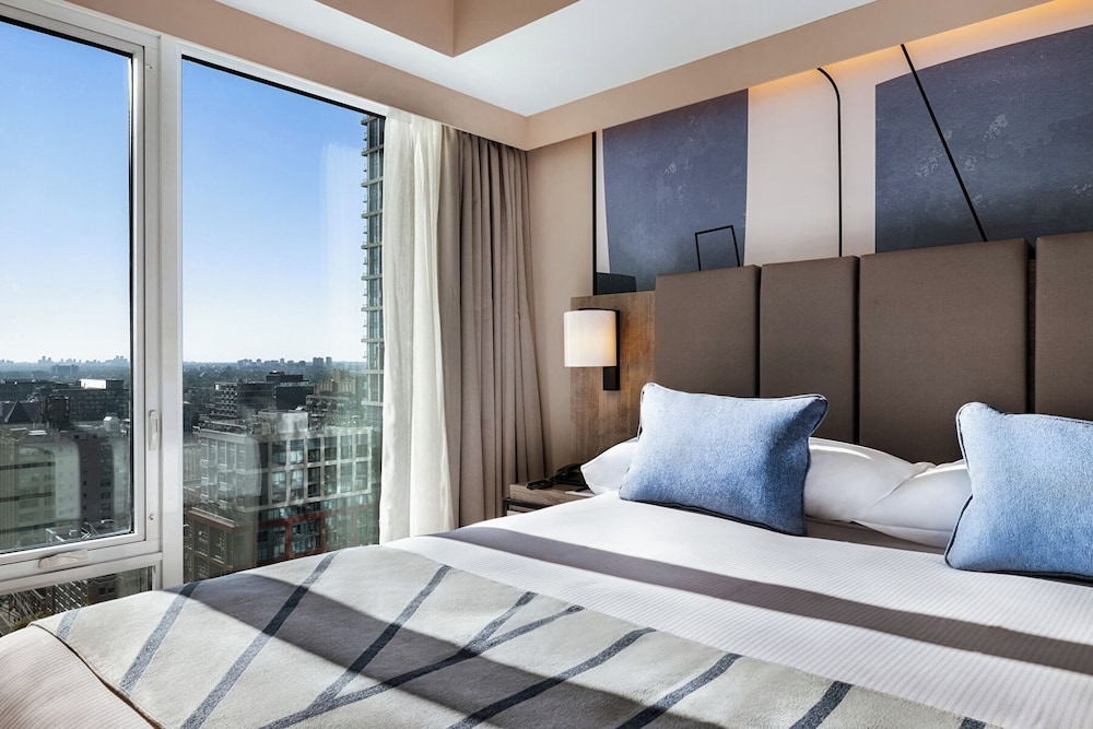 Deluxe Suite, 1 King Bed with Sofa bed (Senior)