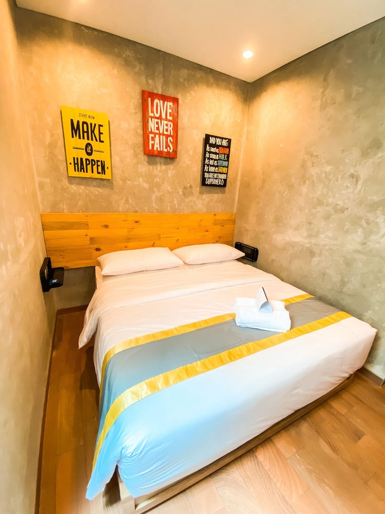 Deluxe Double Room - Photo 23