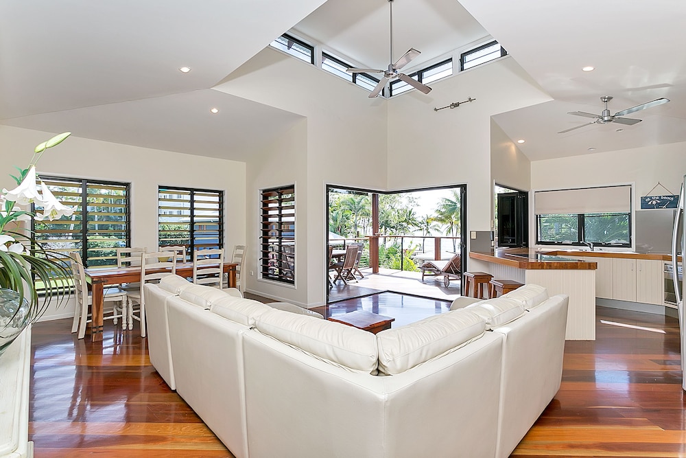 4 Bedroom Beach House photo 1