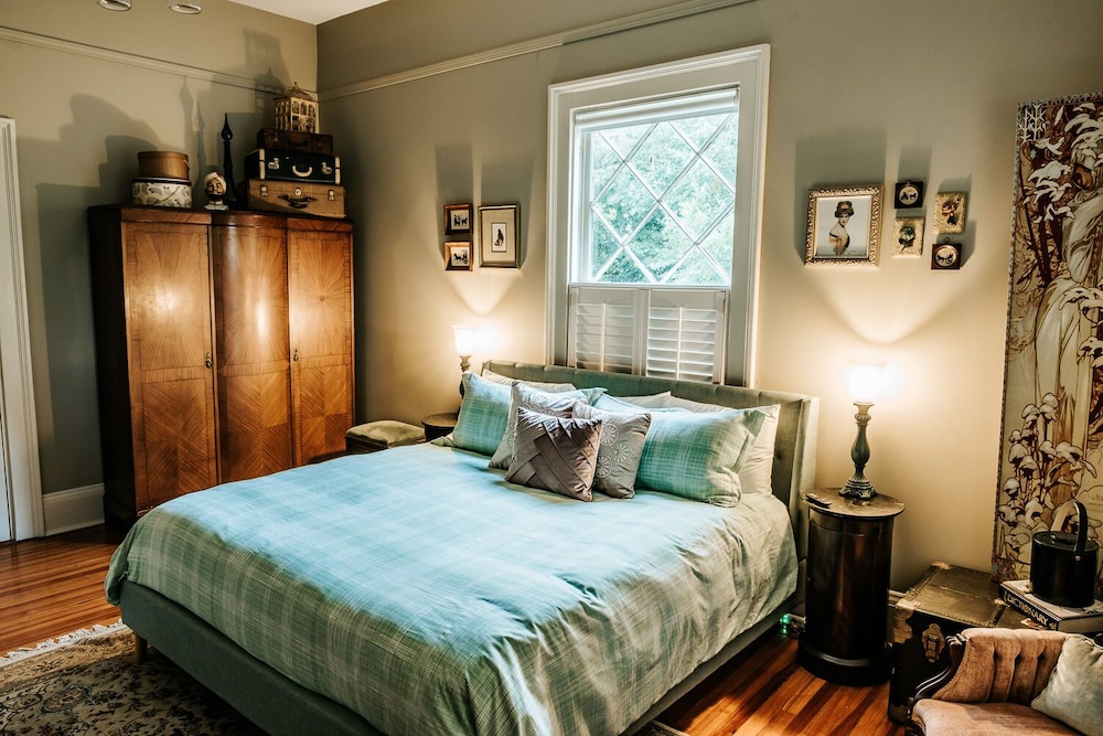 Comfort Room (Traveler)