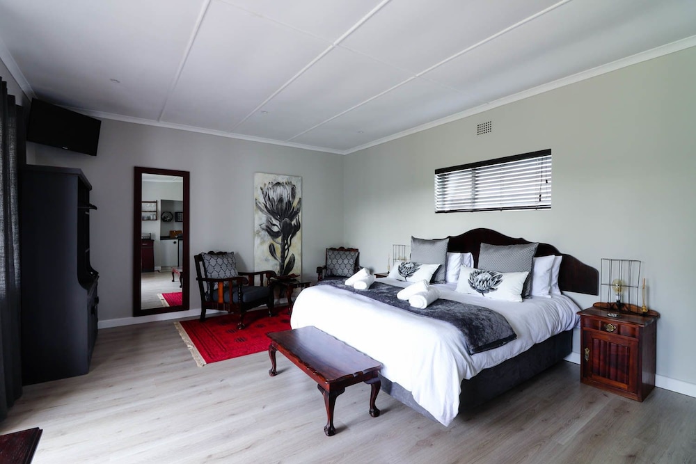 Double Room, 1 King Bed, Garden View photo 1