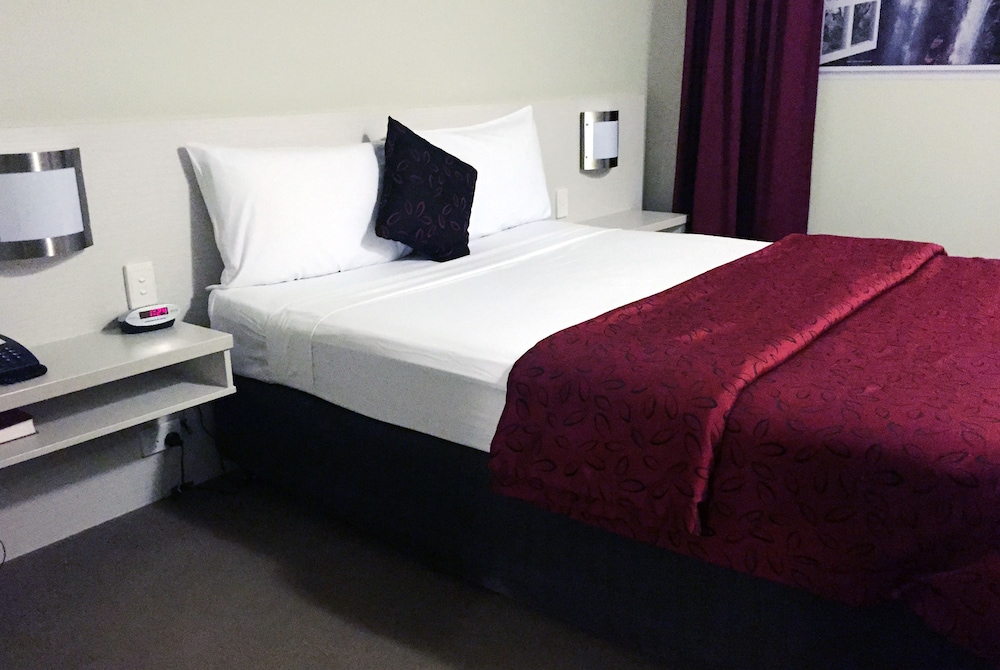 Deluxe Room, Non Smoking (Isa Deluxe Single Skylight)