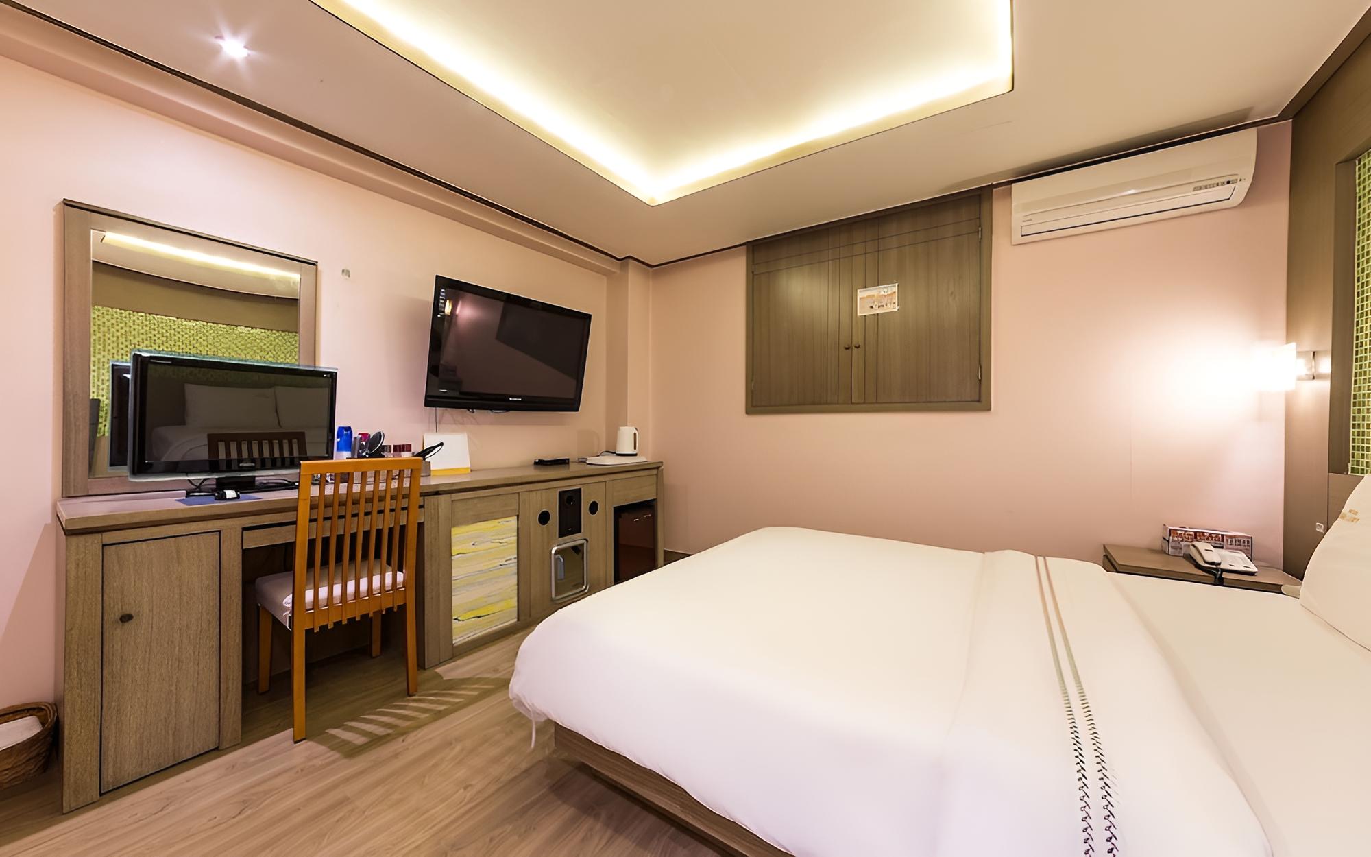 Room (Standard Room) - Photo 5