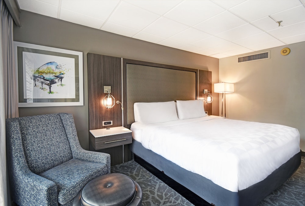 Standard Room, 1 King Bed, City View - Photo 2