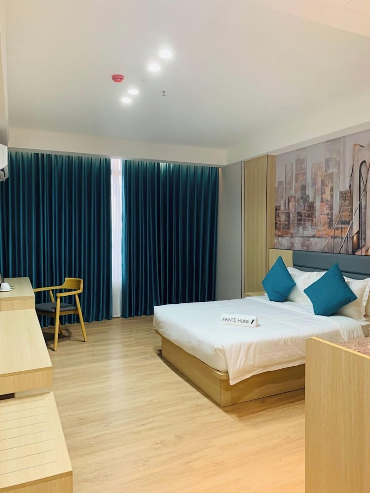 Deluxe Room, 1 Queen Bed, City View photo 1