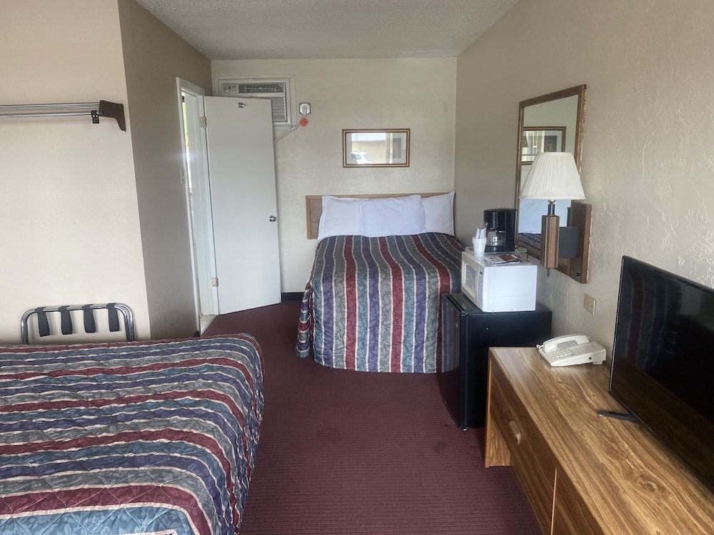Standard Double Room, Refrigerator & Microwave photo 3