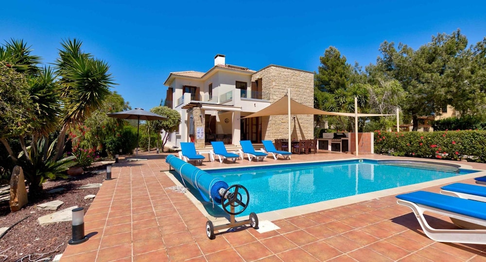 Villa photo 3