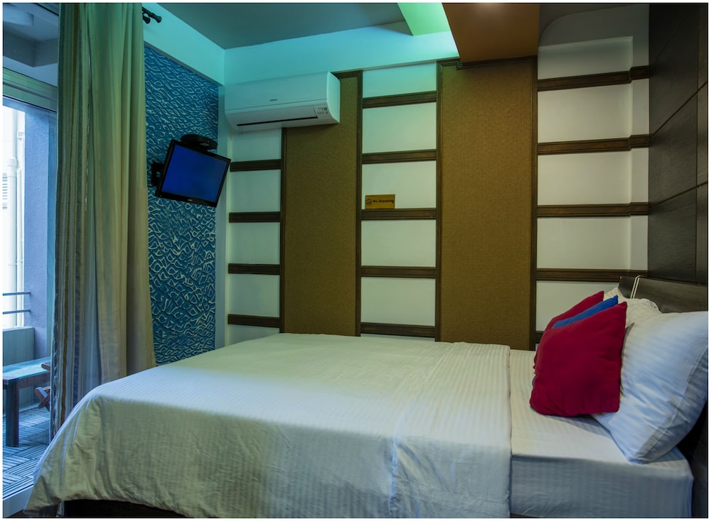 Deluxe Room with Balcony photo 1