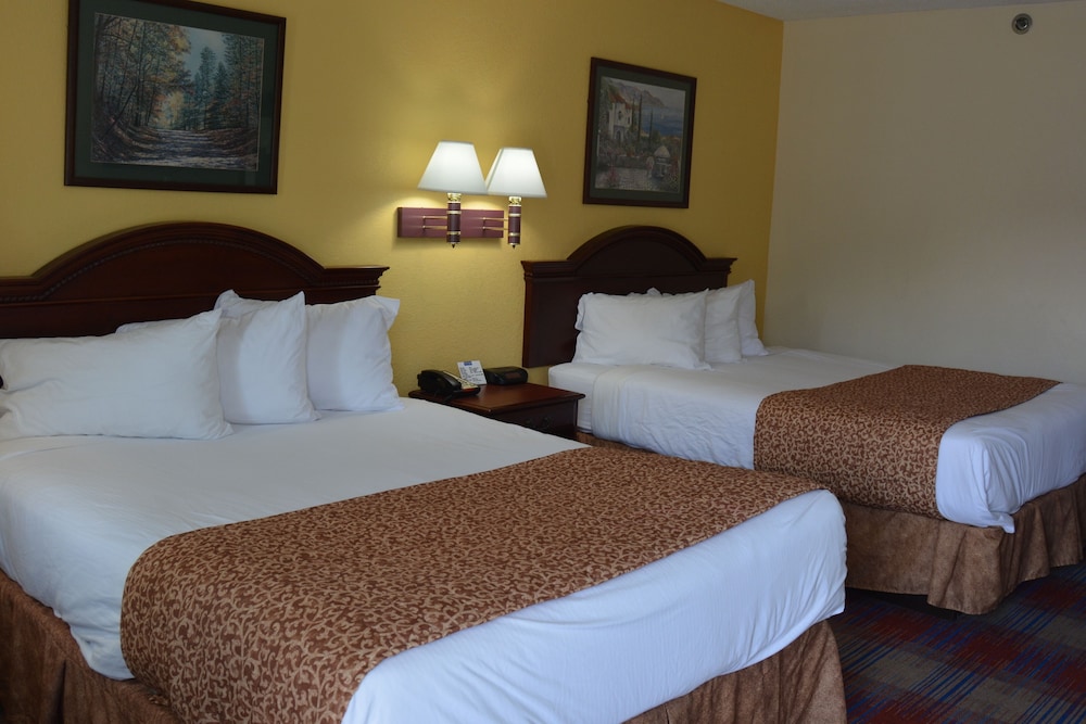 Standard Room, 2 Queen Beds photo 2