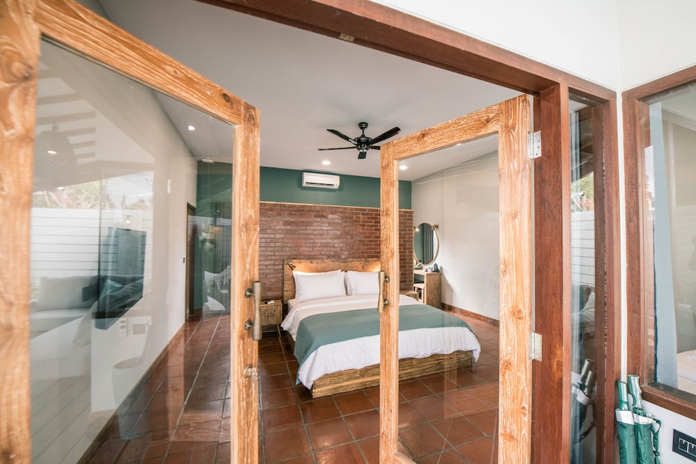 Luxury One Bedroom Villa photo 2