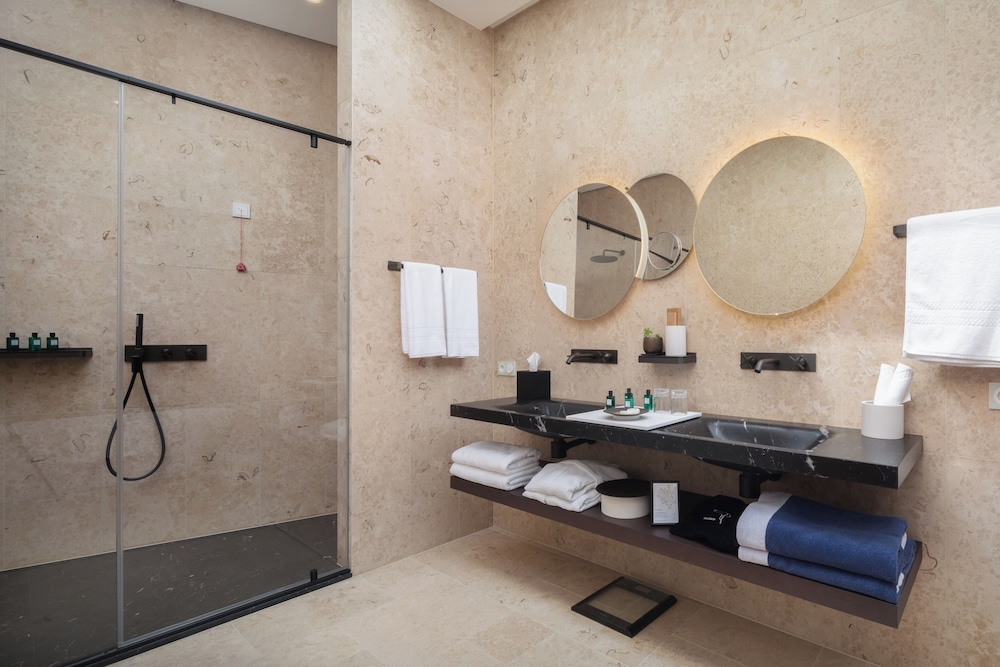 Grand Suite with Terrace and Grove View - Photo 5