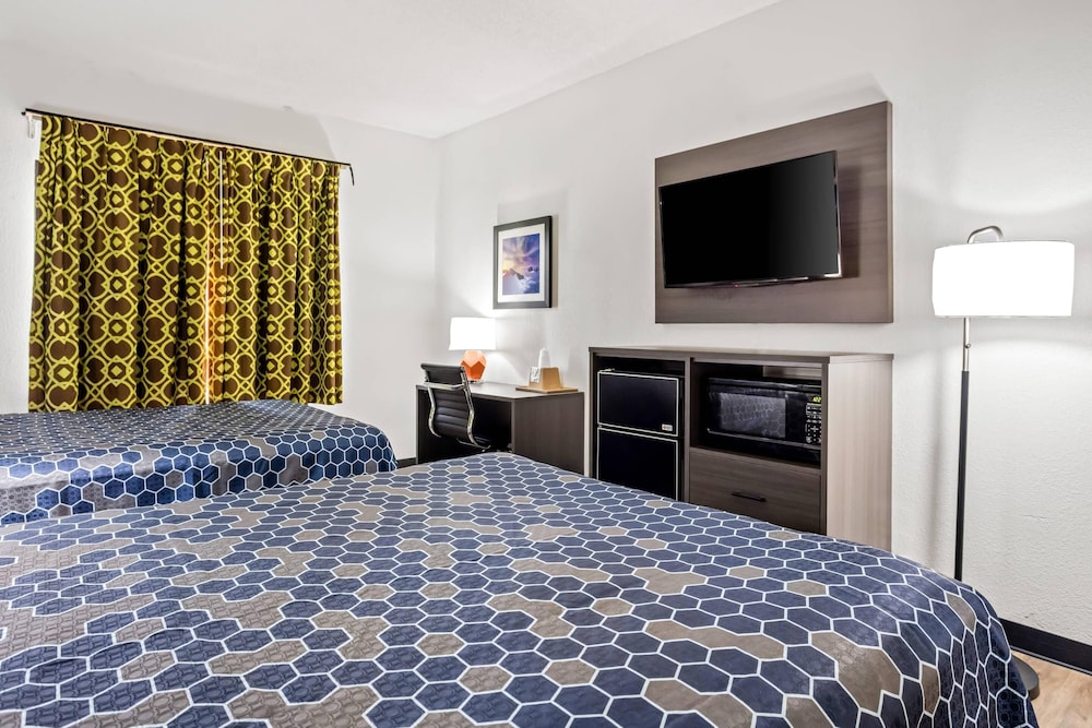 Suite, 2 Queen Beds, Non Smoking (Efficiency) photo 3