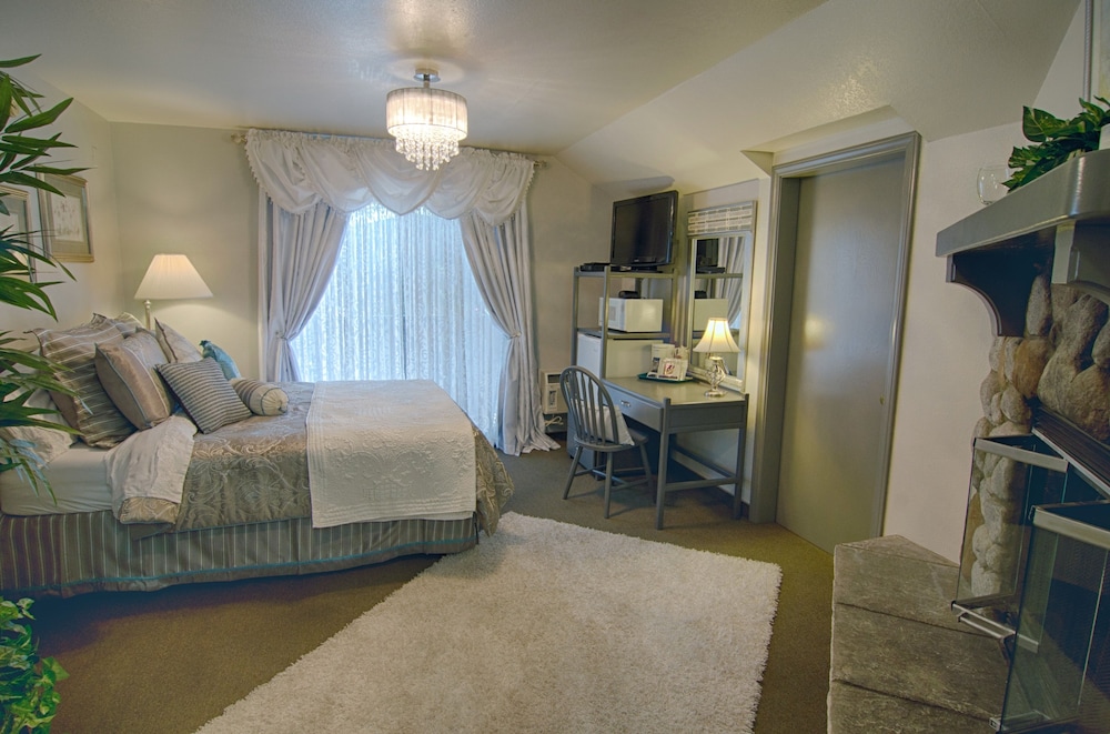 Superior Room, 1 Queen Bed, Non Smoking, Fireplace photo 2