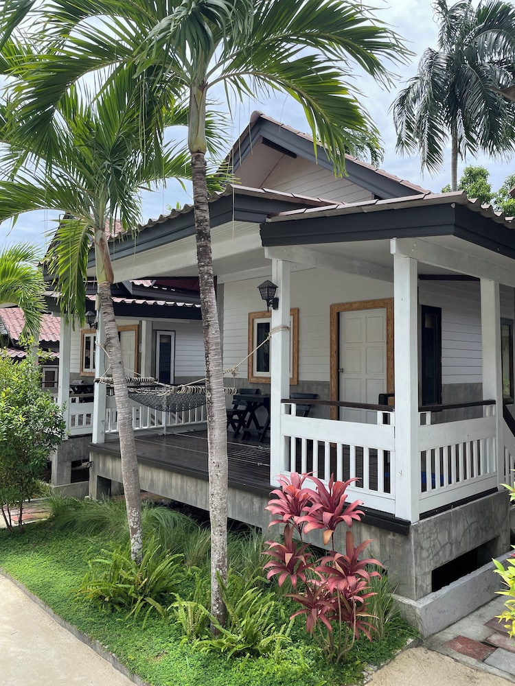 Superior Bungalow - Photo 9