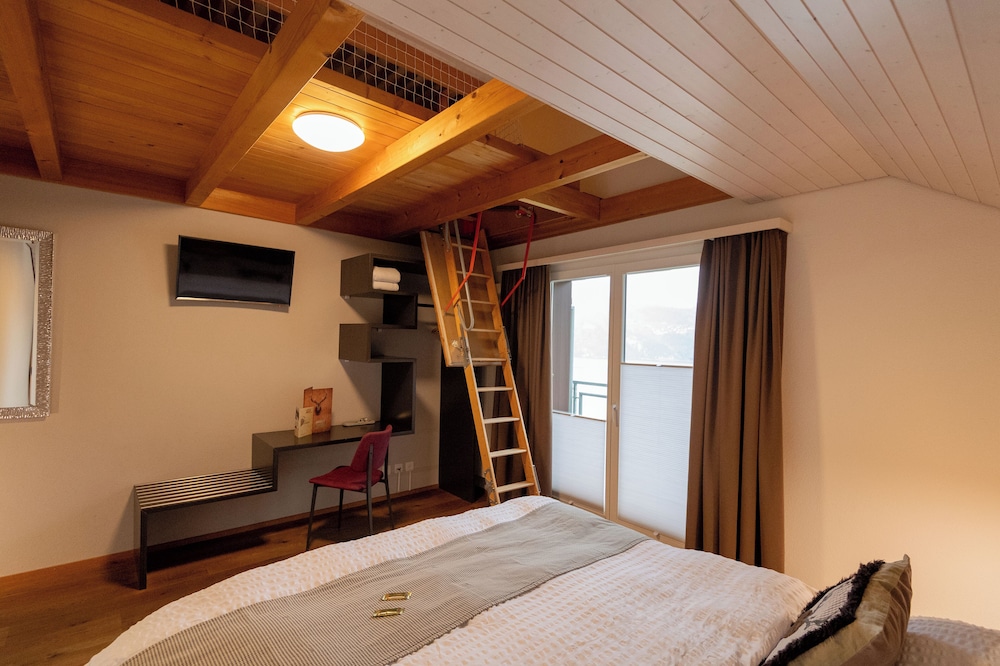 Family Room, Balcony, Lake View