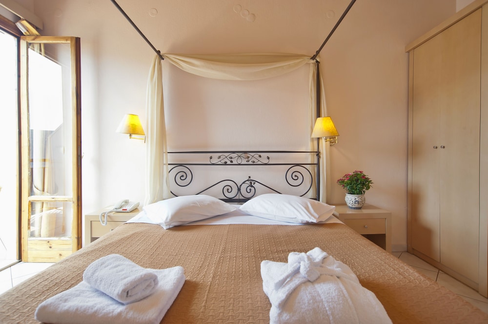 Double or Twin Room (Gorge View) - Photo 13