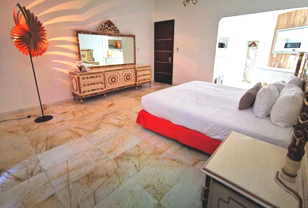 Blue Diamond Suite photo 2