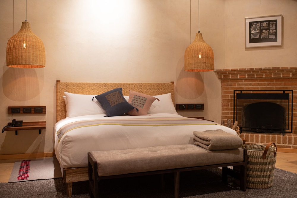 Superior Suite - Photo 9