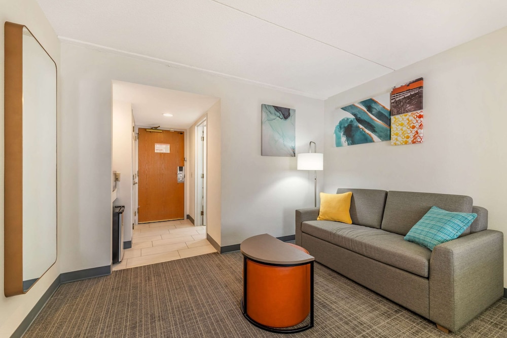 Business Room, 2 Queen Beds, Non Smoking (Suite) - Photo 6