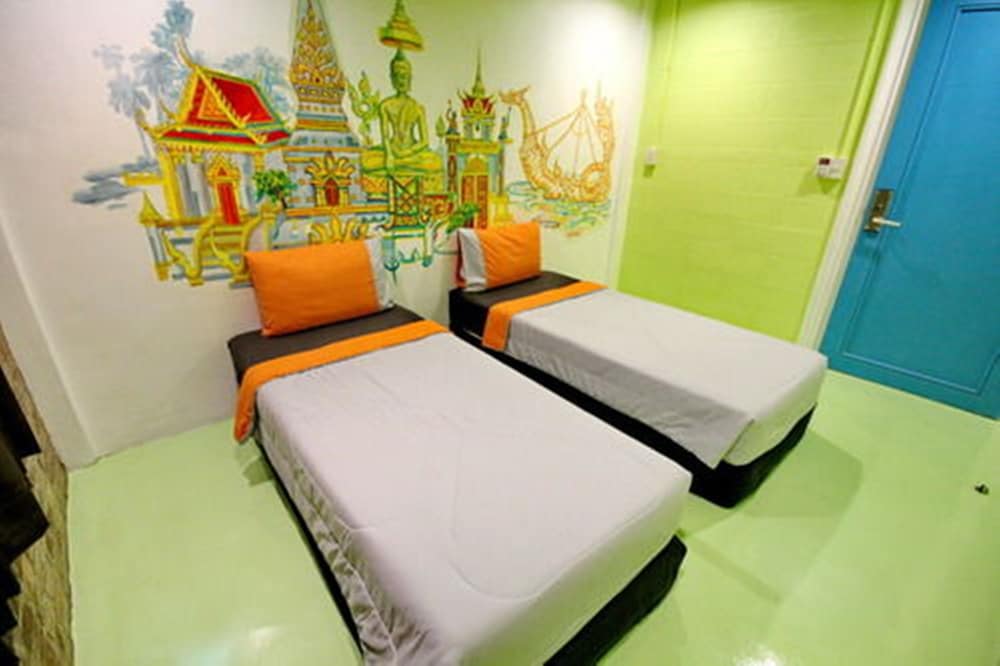 Chic Standard Room (Twin Beds) photo 3