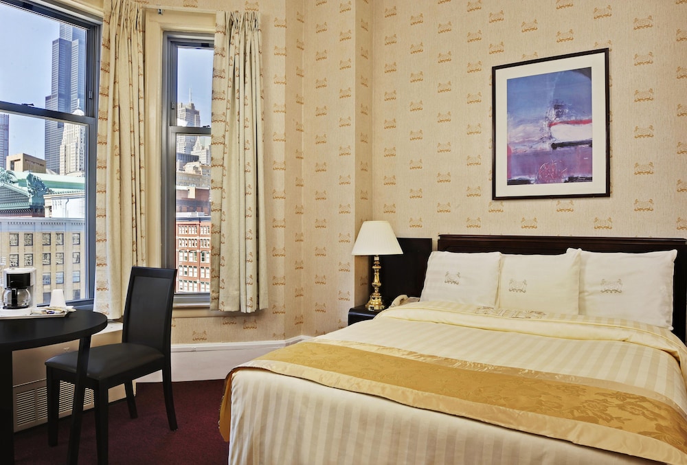 Queen Room, Interior View - Photo 2