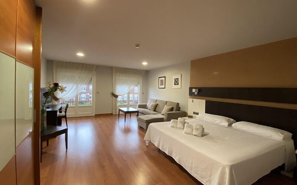 Deluxe Suite, Balcony, City View