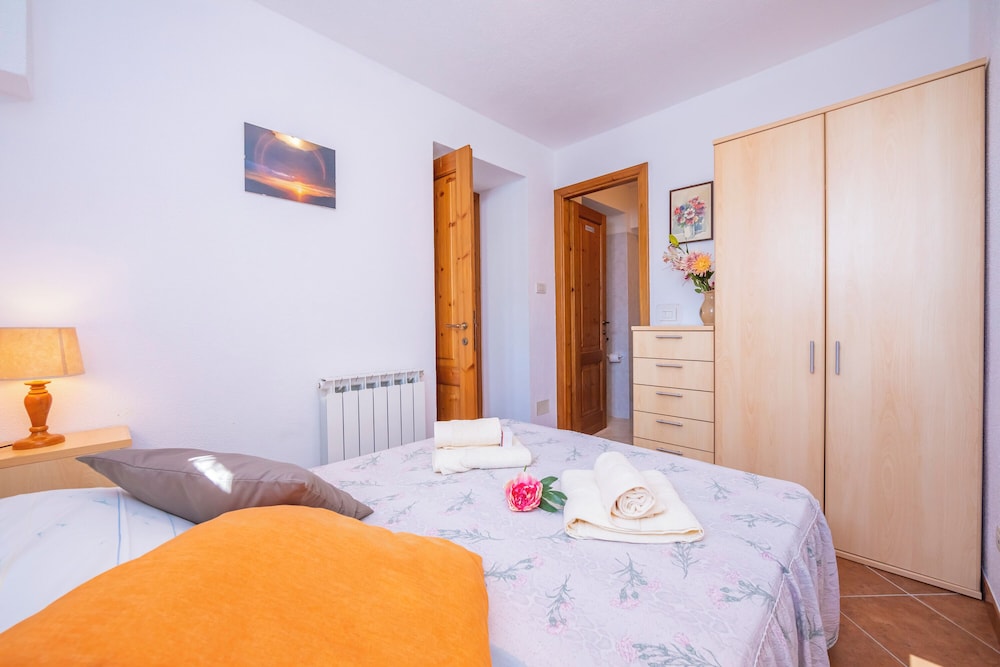 Family House, 1 Bedroom, Mountainside (Paulotti Antico Borgo Ground Floor)